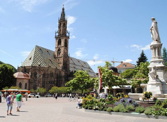 bolzano_duomo_e_piazza_600