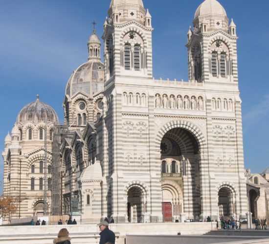 Point de vue sur la cathédrale Sainte-Marie-Majeure de Marseille dite la Major après son ravalement le 11 février 2023.